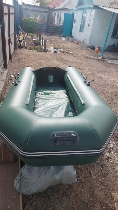 Лодка моторная резиновая