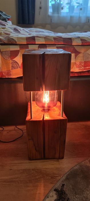 Veioza rustica din lemn masiv