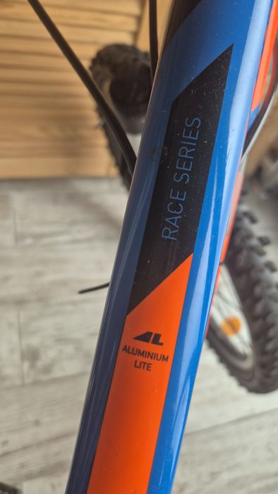 Bicicleta Cube Race Series 24