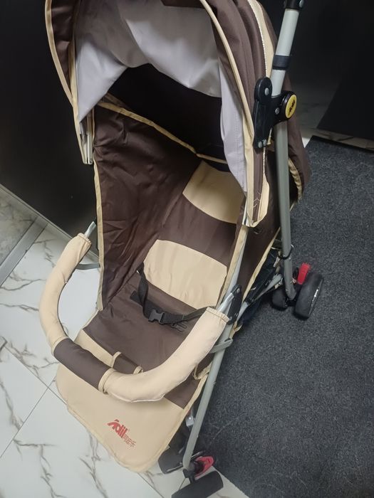 Продаётся прогулочная коляска трость