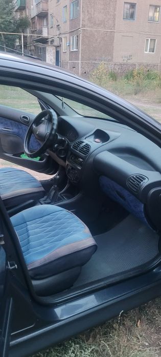 Продаётся автомобиль Peugeot 206