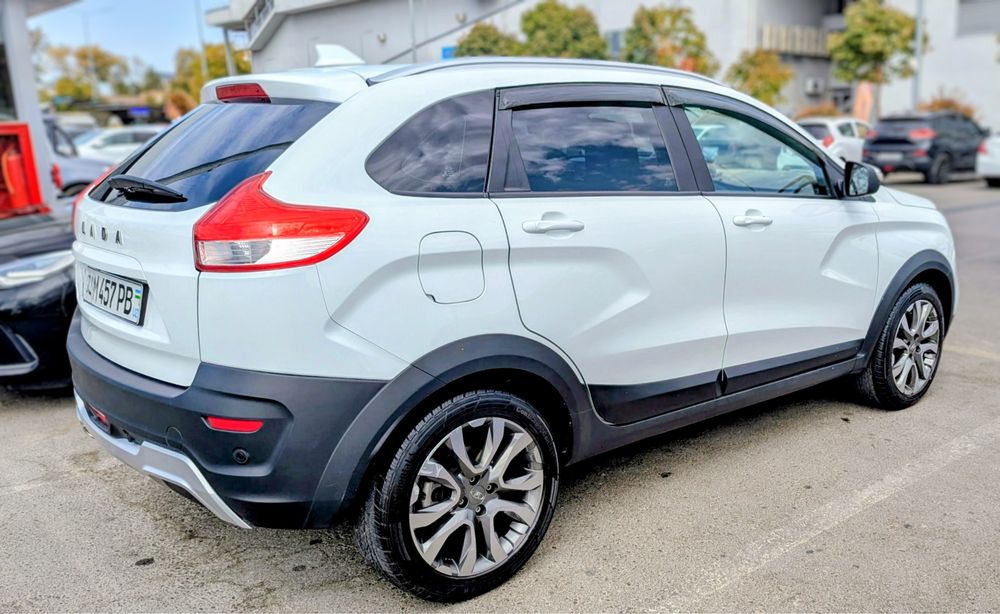 LADA XRAY CROSS / 1.8 / 2021 / Full Luxy Позиция в отличном состоянии