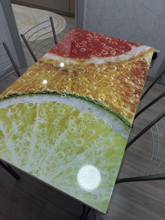 Кухонный стол со стульями