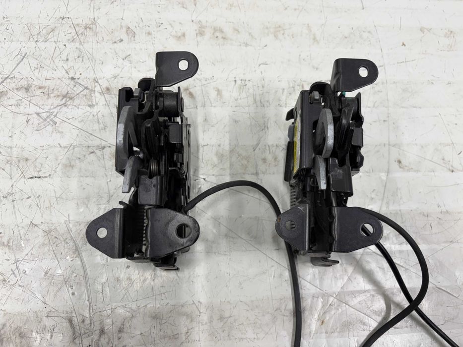 Ключалка с пиропатрон преден капак БМВ Х1 Ф48 Ф46