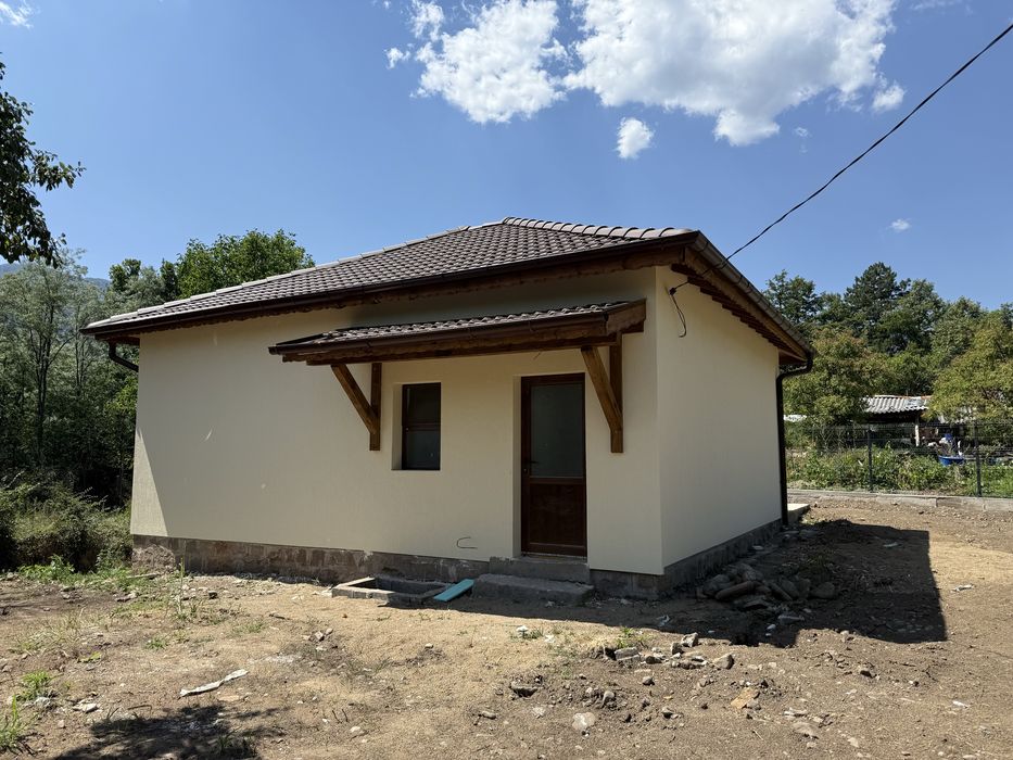 Продава се Къща в Вършец - 60 кв.м за 1834 €/кв.м - Снимка #1