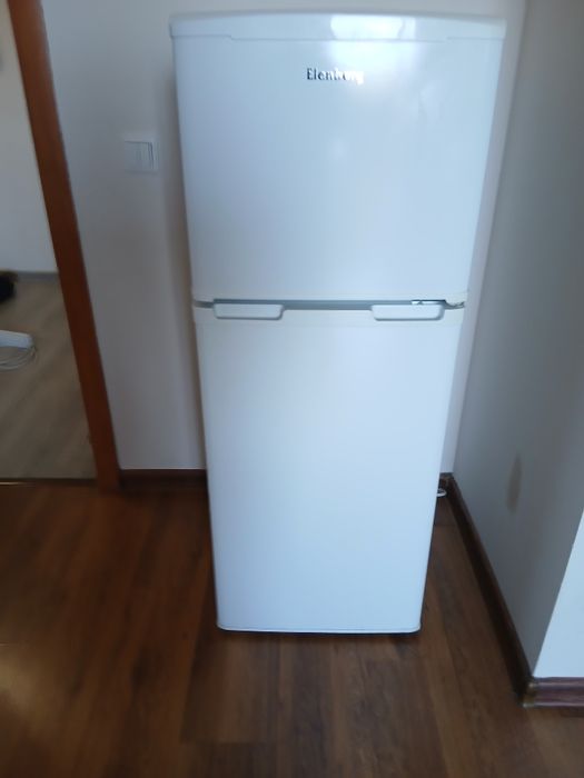 Продам холодильник бу Elenberg