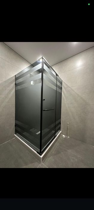 Душевые кабины с коленного стекла