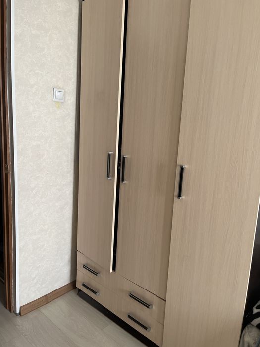 Продам шкаф3дверный