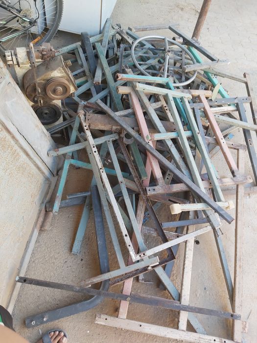 Әр түрлі темірлер бар