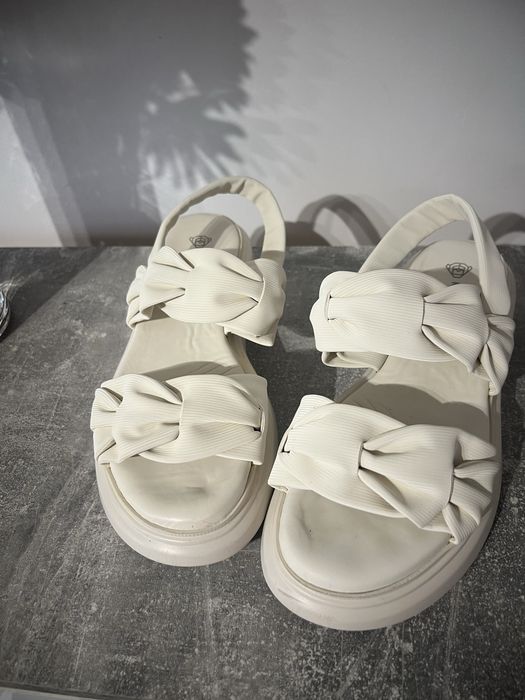Sandale crem Keddo