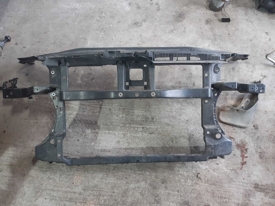 Set faruri stanga-dreapta/Trager cu armatura / Scut motor VW PASSAT B6