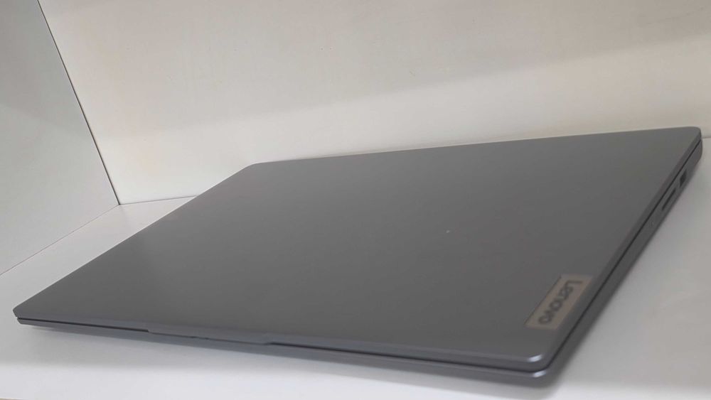 Лаптоп Lenovo IdeaPad Slim 3 15IAN8