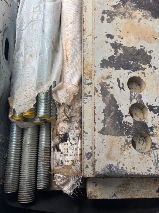 Plăci metalice tablă groasă hală garaj structură stalpi