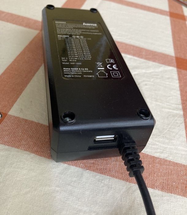Alimemtator universal Notebook / adapter universal Laptop / transformator hama laptop