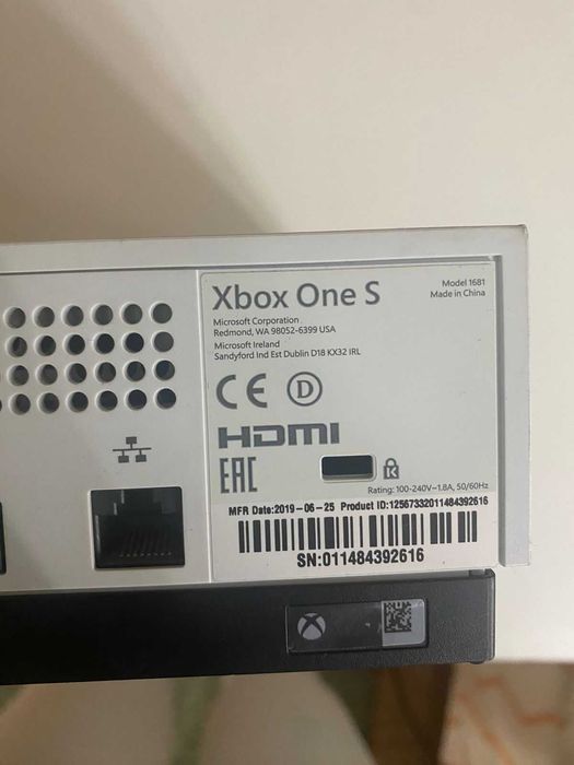 XBOX One S (консоль, контроллеры + игра)