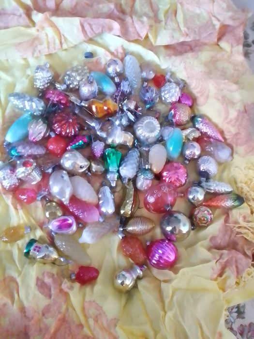 Ёлочные игрушки.значки