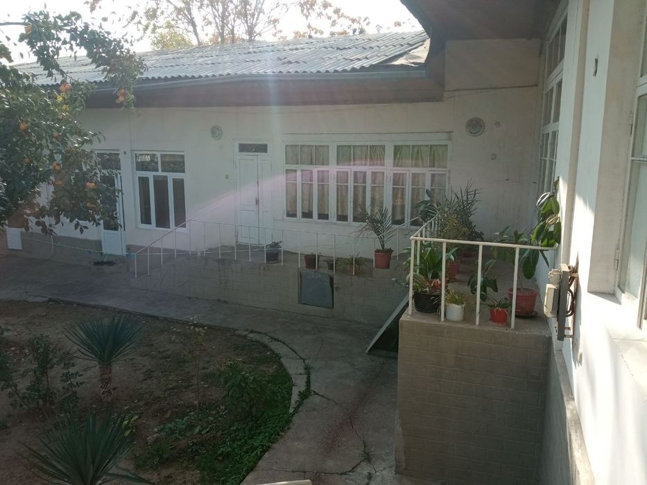 Malika bozor oldidan 6.5 sotix yer hisobida sotiladi