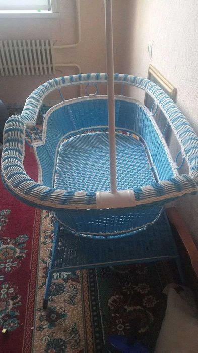 Детская колыбельная кровать.  Управление с пультом. С флешкой