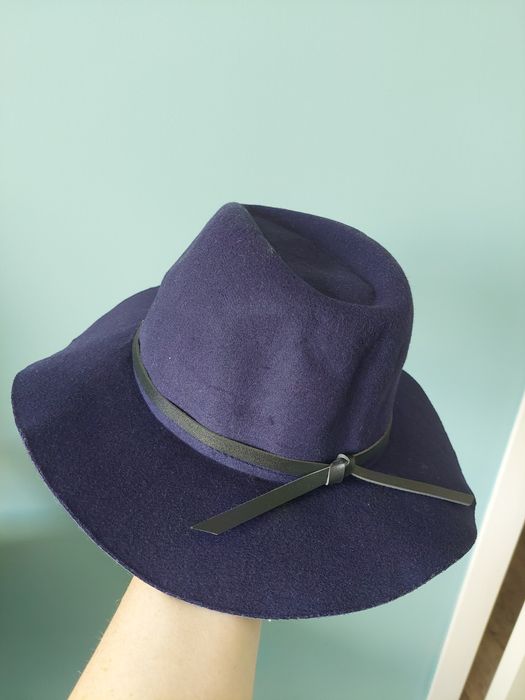 Есенни шапки черна и синя