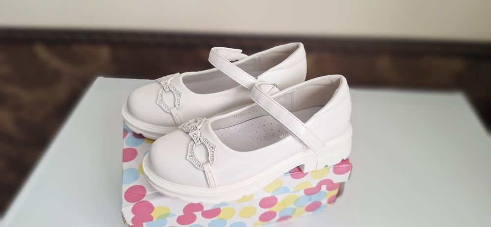 2 пары туфлей на девочку