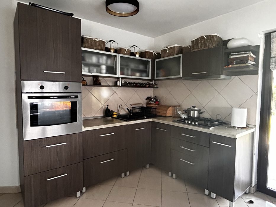 Mobila de bucatarie cu electrocasnice