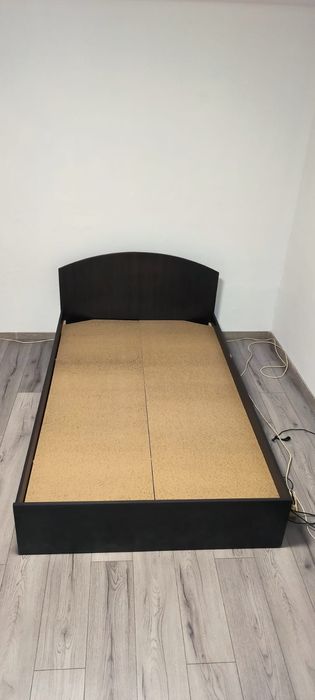 Pat de mijloc dimensiuni 125*200 + 2 noptiere + șifonier