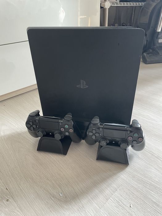 Продам срочно пс4