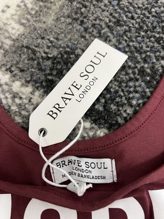 Vând compleu damă,pentru sport.