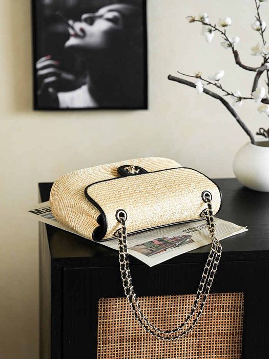 Дамска чанта Chanel Small Flap Beige