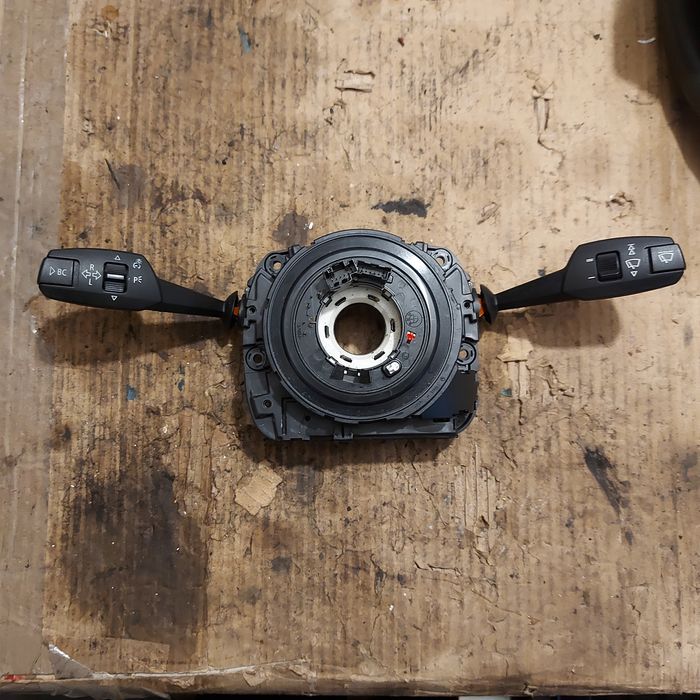 Управление чистачки , мигачи , лентов кабел БМВ е81 е87 / BMW E81 E87