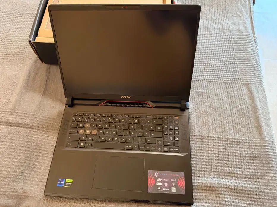 Laptop MSI Raider GE78 HX 17" i9-14900HX 32GB DDR5 2TB SSD NVME RTX 4080 nou