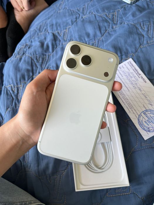 iPhone 17pro с гарантием на год