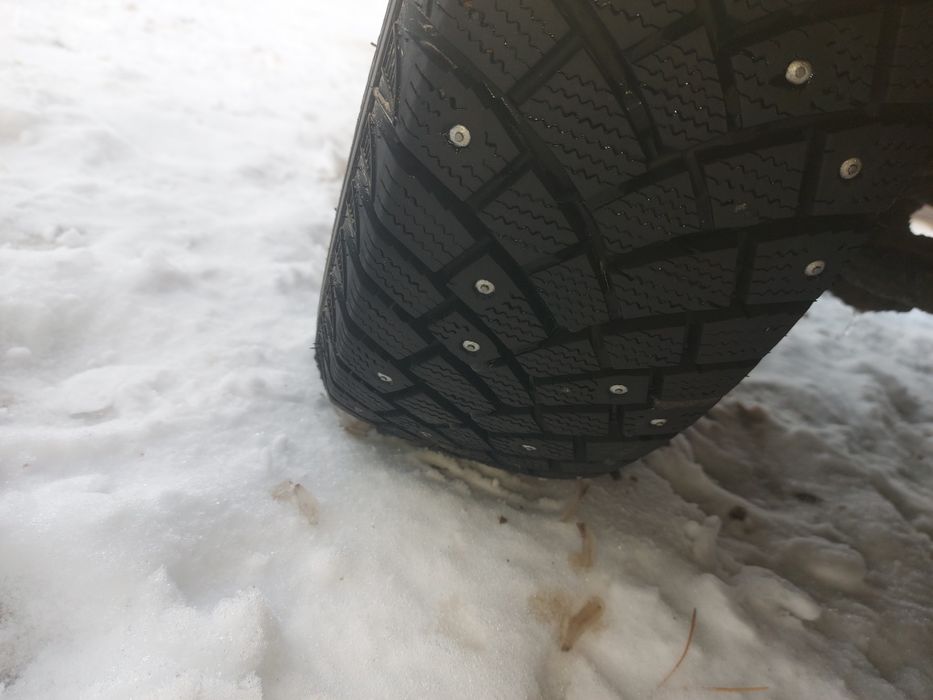 Продам литые диски с шипованной резиной