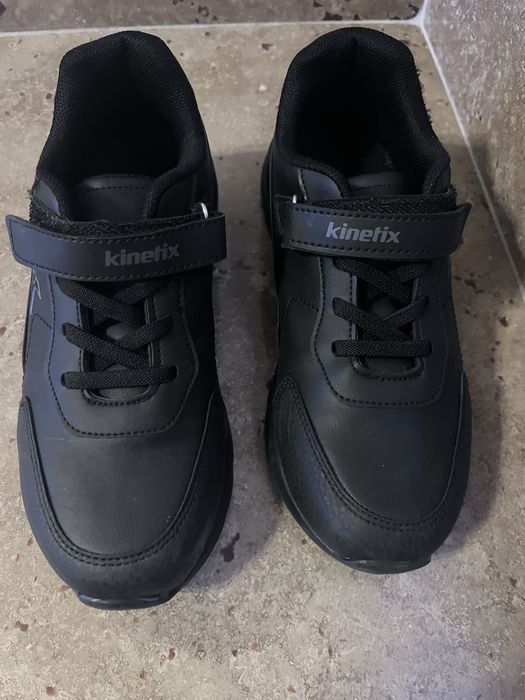 Adidasi Kinetix marime 35, impecabili