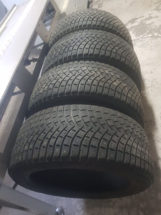 Зимние шипованные шины Michelin 275/45R21 (комплект 4 шт.)