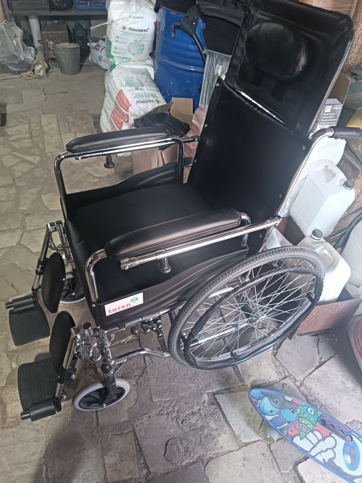 Продам инвалидную коляску новая .