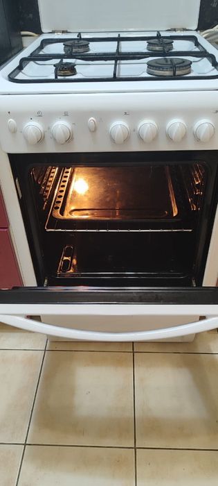 Продам газовую плиту Indesit