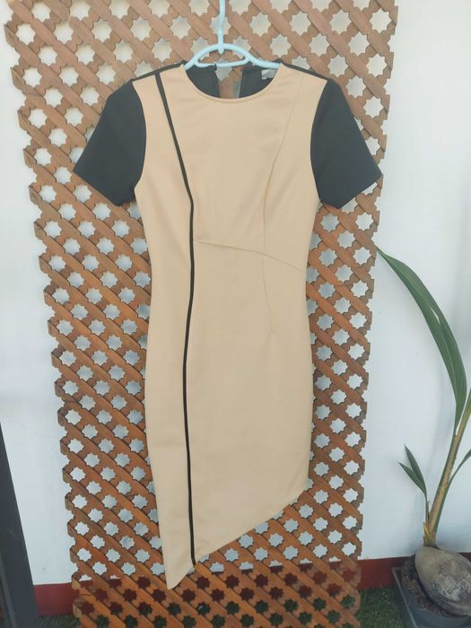 Нова елегантна  рокля асос