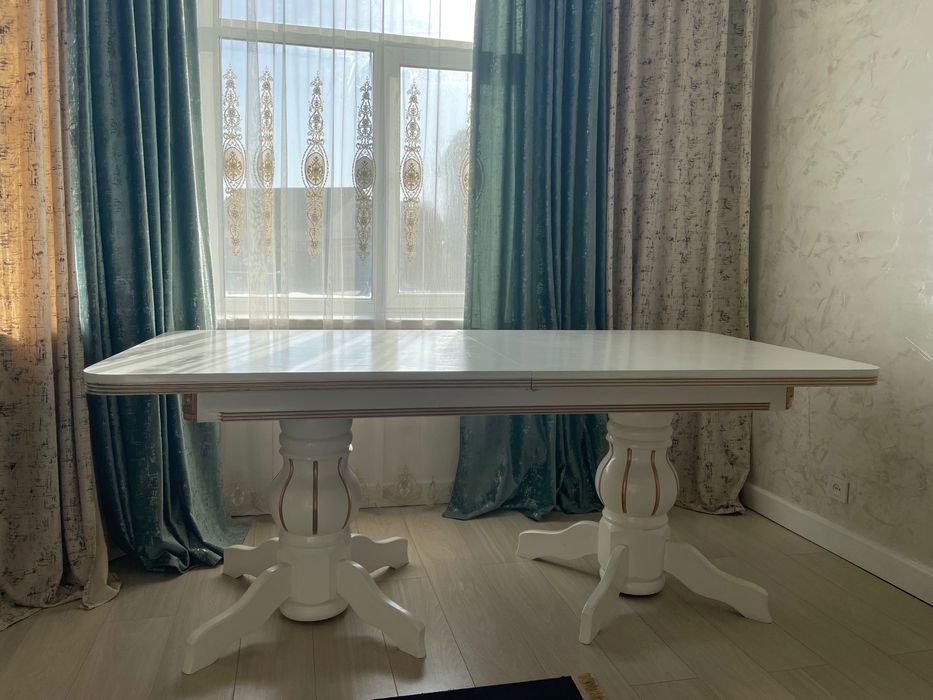 Срочно продам стол и диван