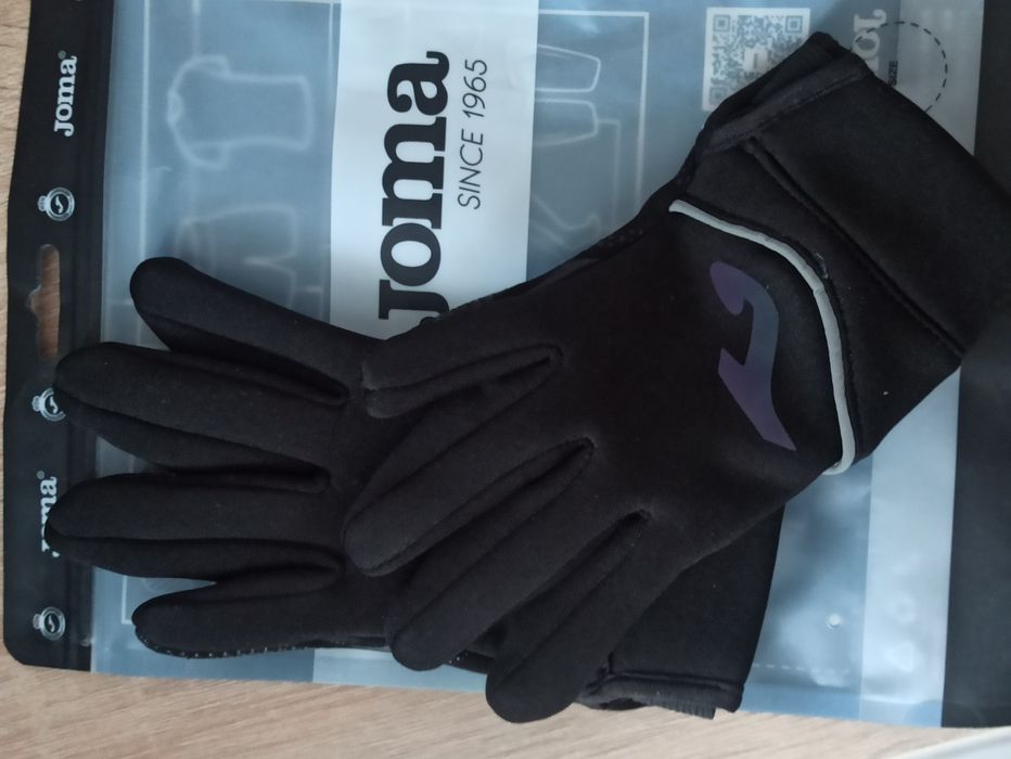 Продам перчатки Joma