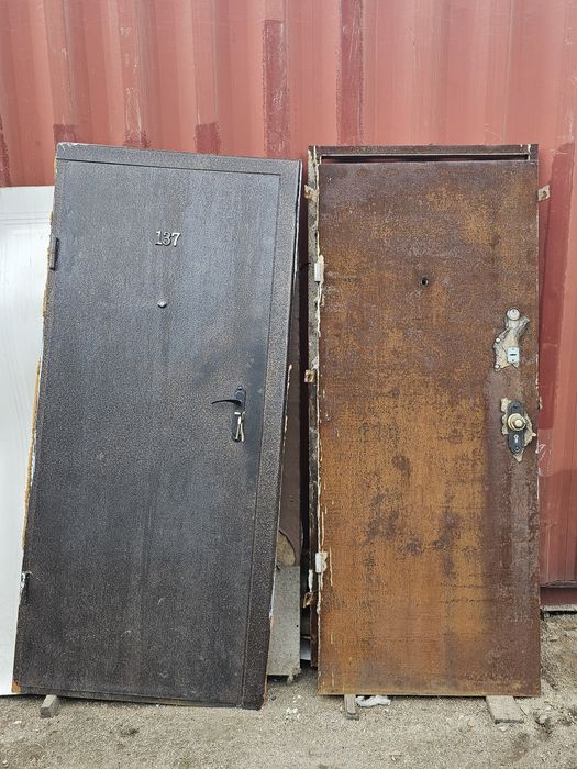 Дверь металлическую