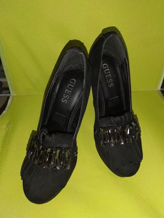 Обувки с ток Guess