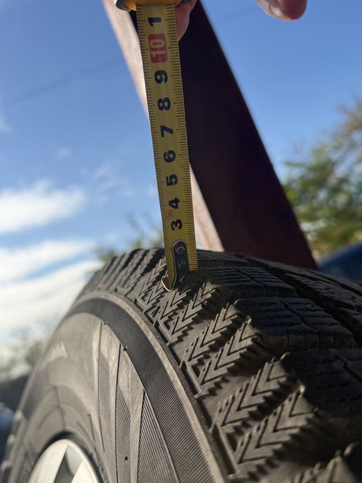 Комплект зимни гуми с джанти 225/70/ R16 TOYO