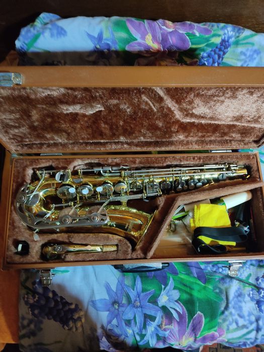 Саксофон альт Yamaha YAS - 23 б/у продам .