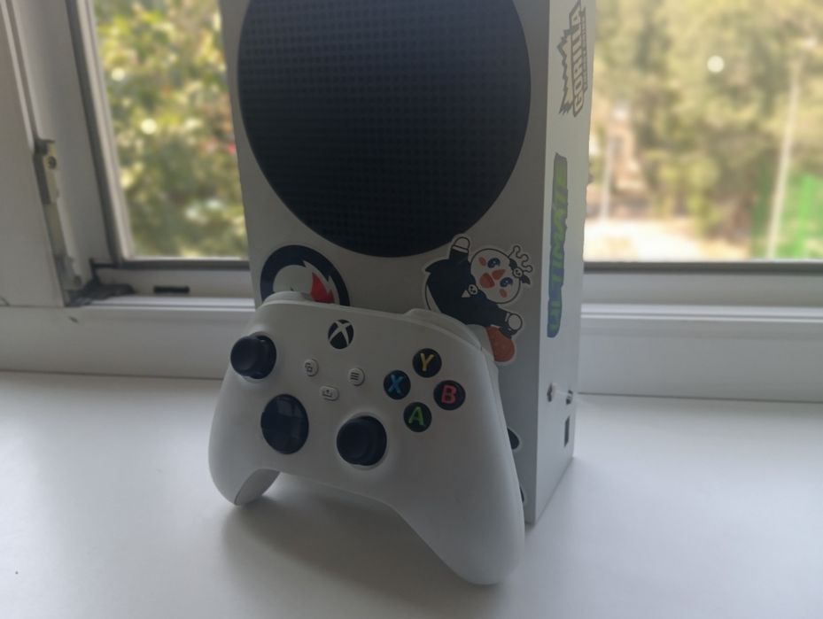 Xbox series s в отличном состоянии