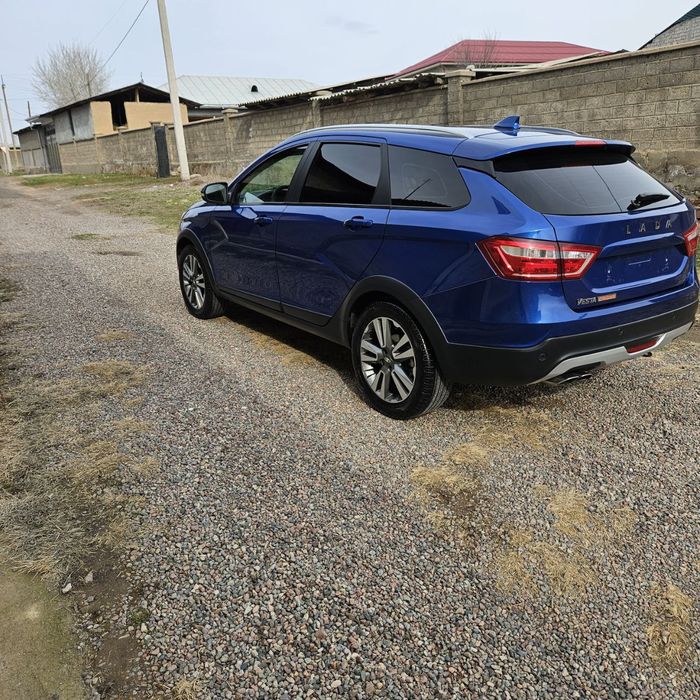 Lada Vesta croos