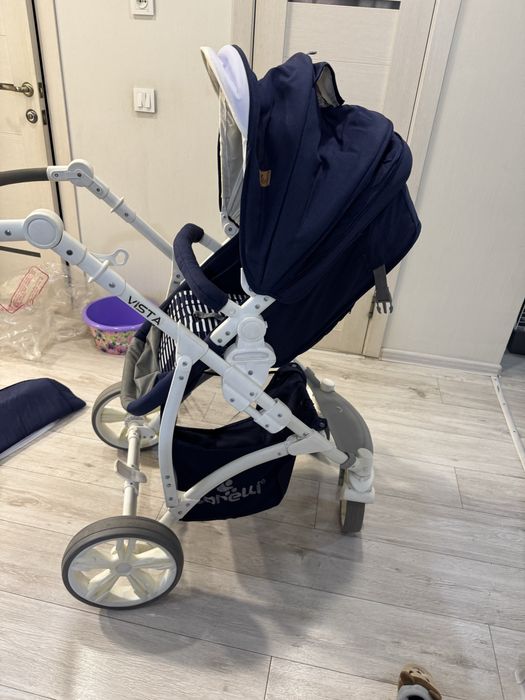 Коляска многофункциональная