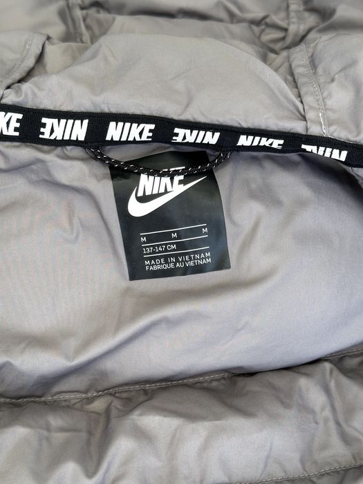 Детско пухено яке Nike - размер М (137-147см), КАТО НОВО