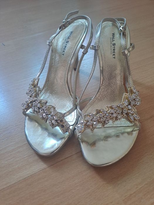 Wall Street Exclusive невероятно красиви сандали с кристали в златисто