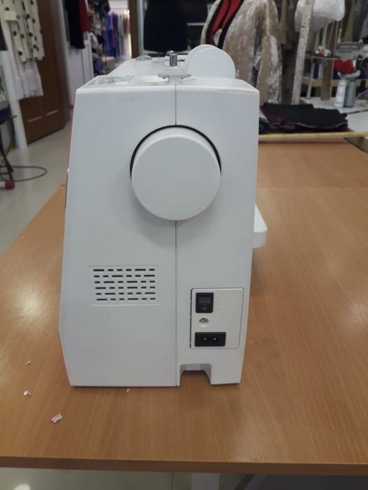 Петельная машинка Janome